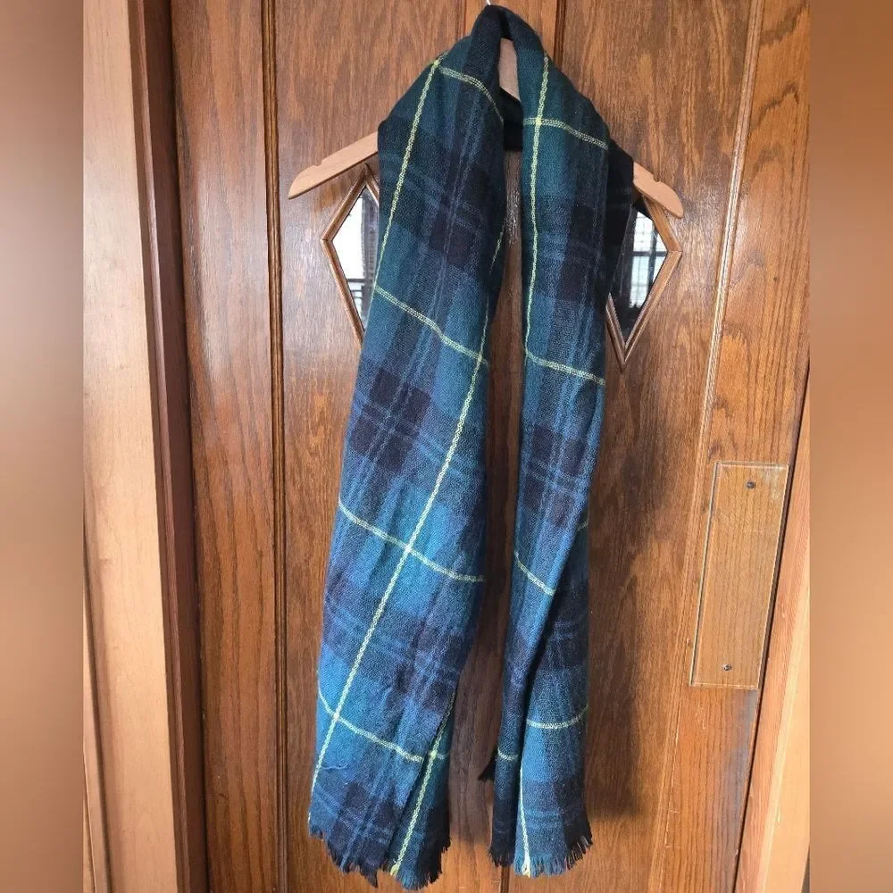 Banana Republic Plaid Scarf Wrap In Navy And Green